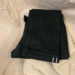 Selvedge denim jeans black from Uniqlo.